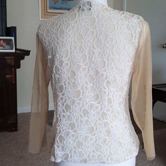Elaris vintage white cardigan with tulle sleeves. - Picture 5 of 10